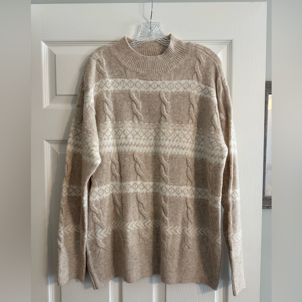 Crown & Ivy Beige and Cream Mockneck Sweater Large